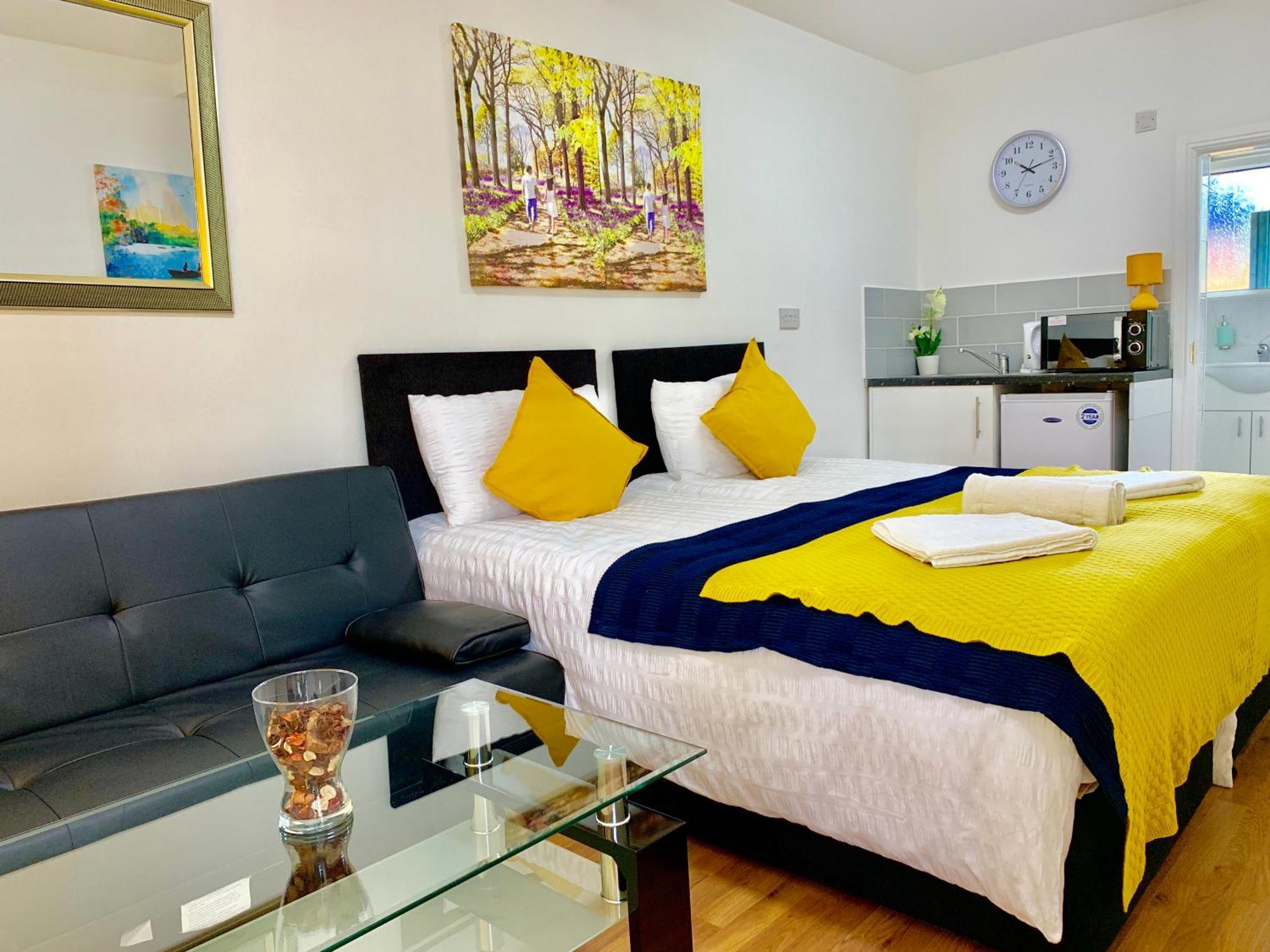 London Studio Apartments, Private Bathroom, Kitchenette, Parking, Np2 Exterior photo