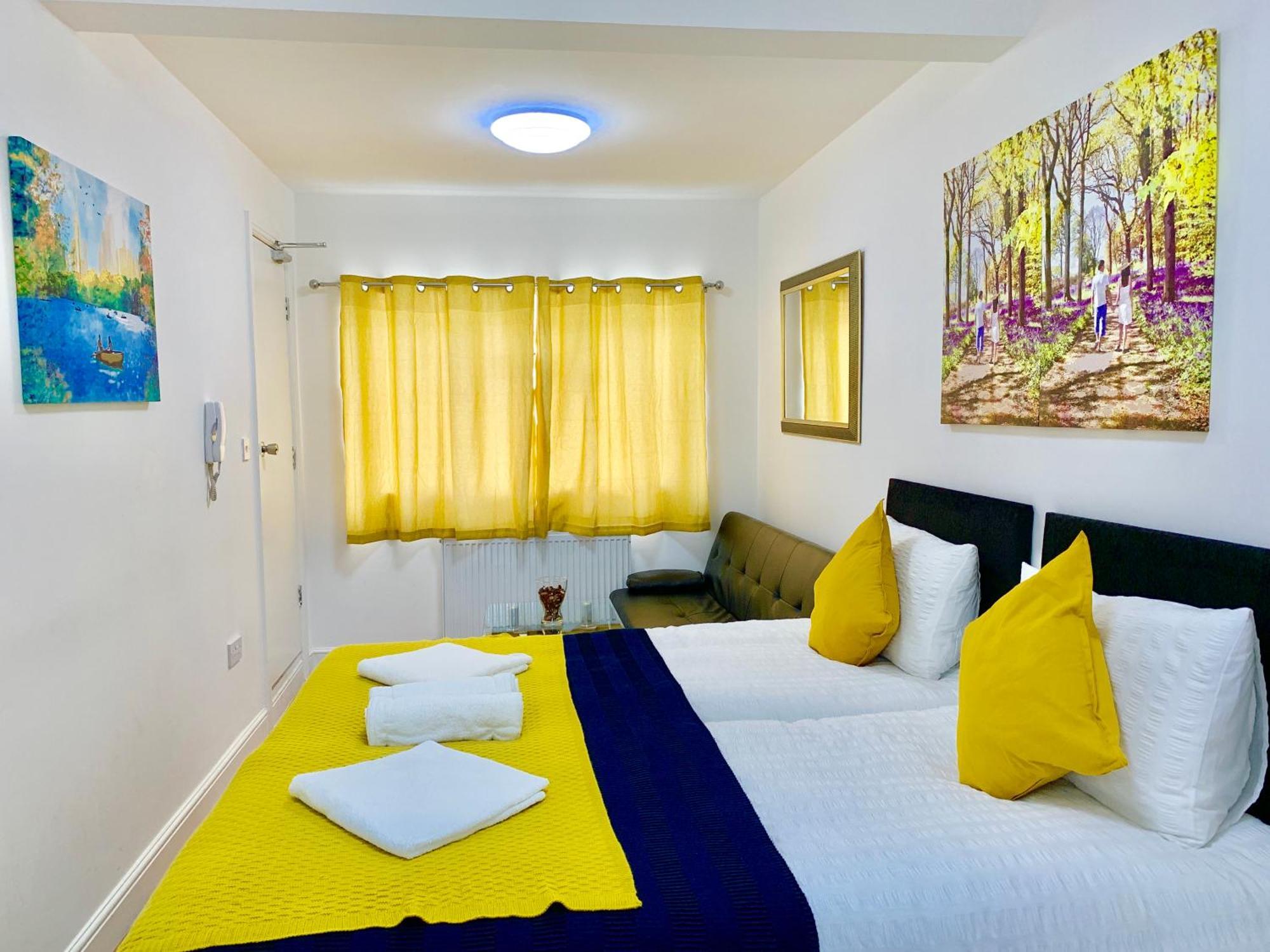 London Studio Apartments, Private Bathroom, Kitchenette, Parking, Np2 Exterior photo